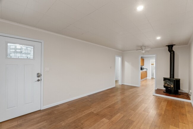 Building Photo - 208 S Chehalis St