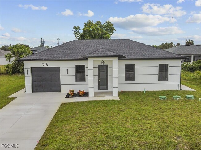 Primary Photo - 916 Sara Ave N