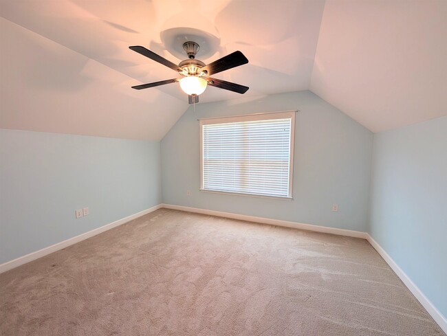 Building Photo - 244 Belclare Way