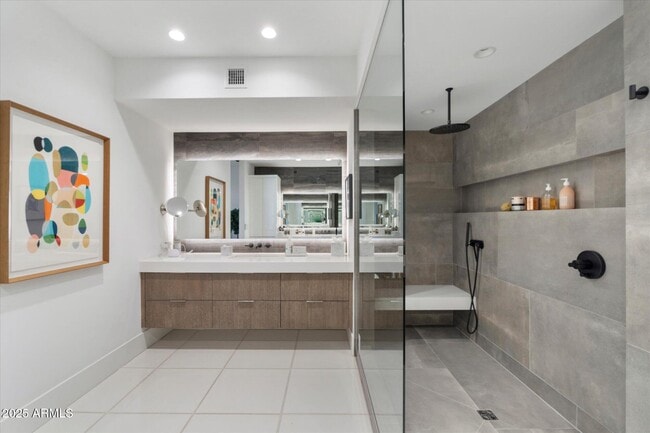 Building Photo - 7180 E Kierland Blvd