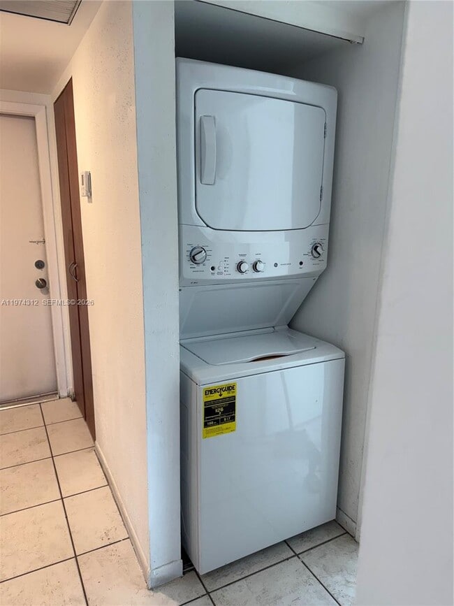 Building Photo - 20825 NE 8th Ct