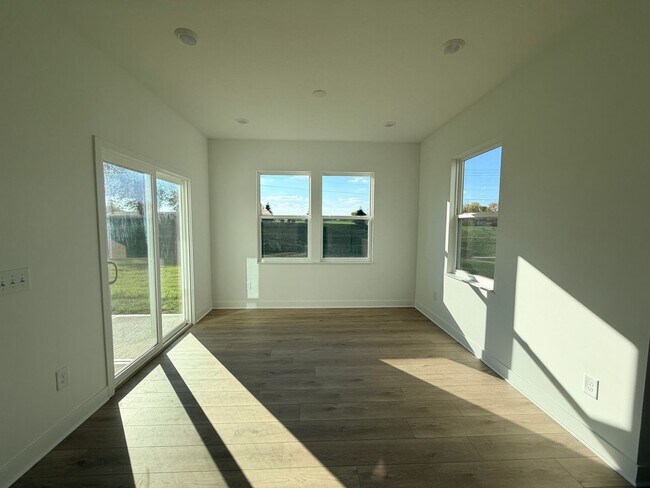 Building Photo - 936 Shadow Dr