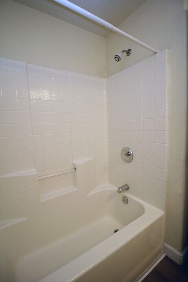 Building Photo - 17-23 SE 127th Ave