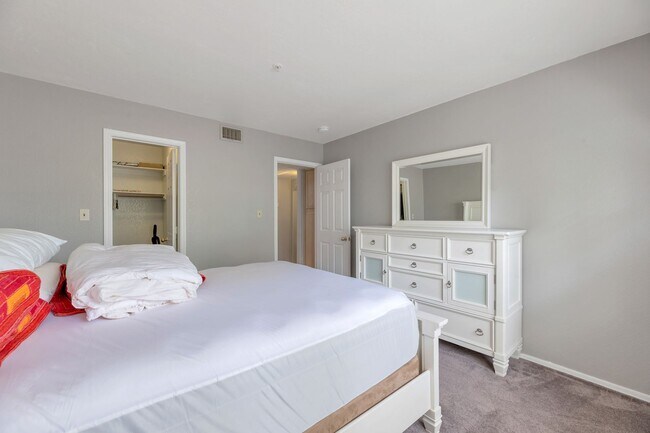 Building Photo - Fully Furnished Beautiful 2-bed, 2-bath PV Condo