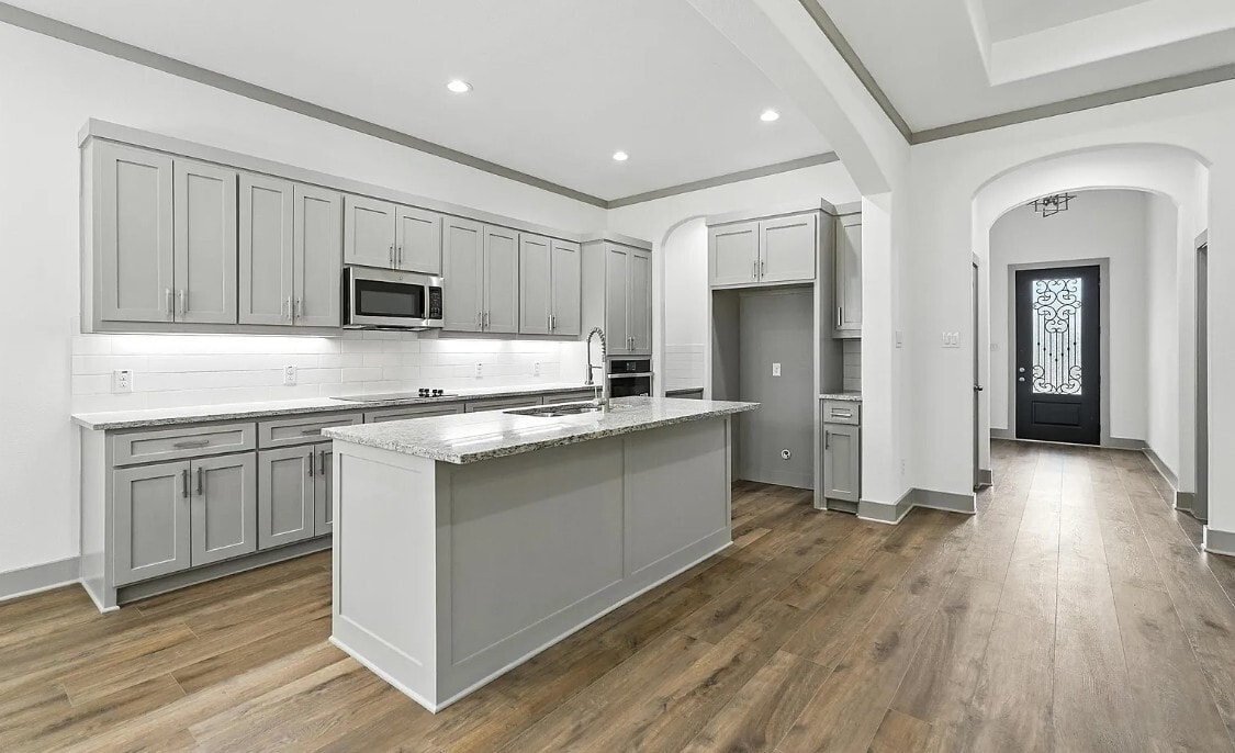 Building Photo - 716 Oak Creek Dr