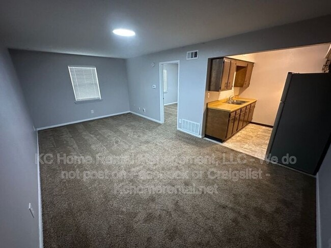 Building Photo - 812 E Walnut St