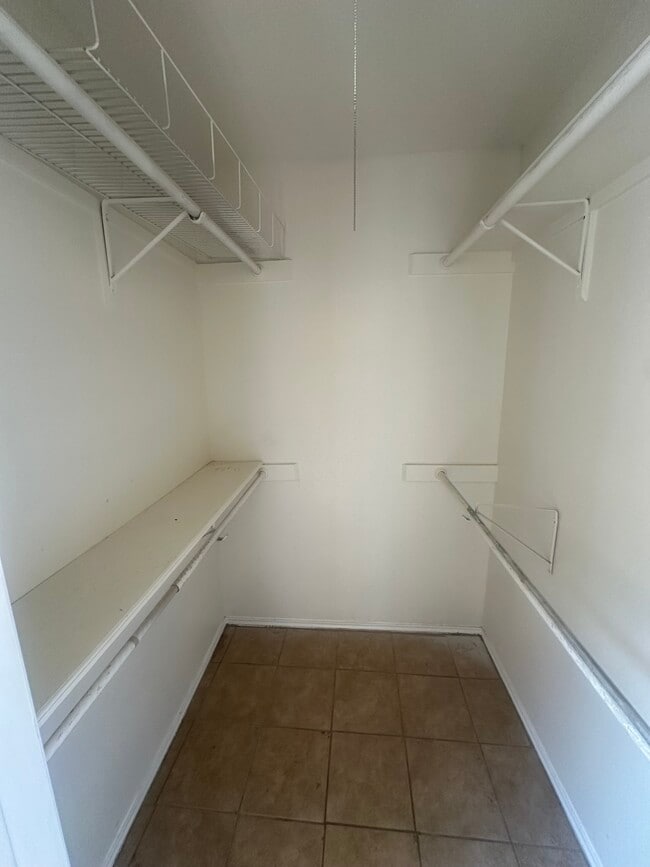 Building Photo - 9515 Brook Green