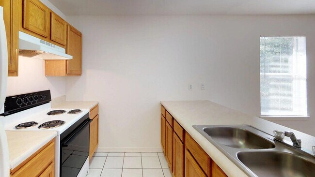 Building Photo - 896 Silverwood