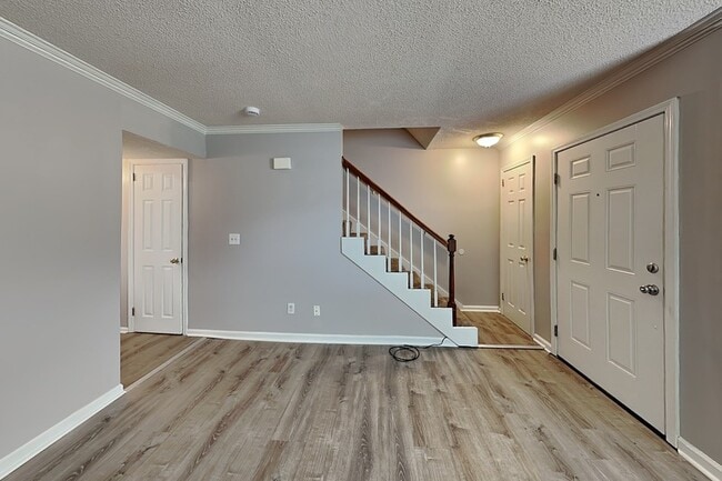 Building Photo - 2468 Hampstead Dr