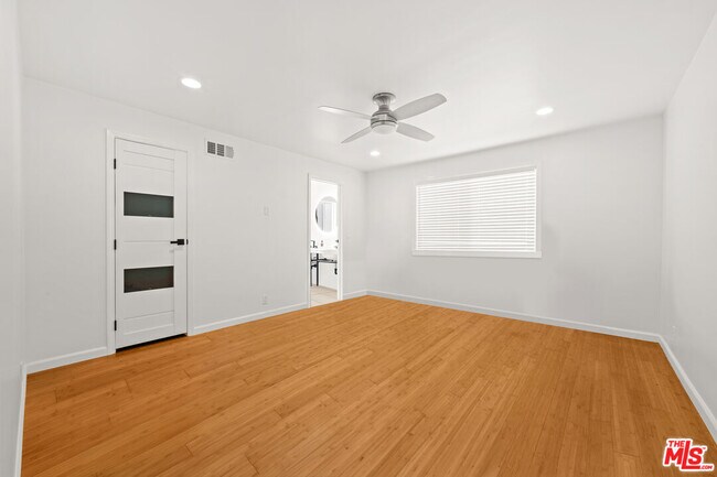 Building Photo - 29 Yawl St