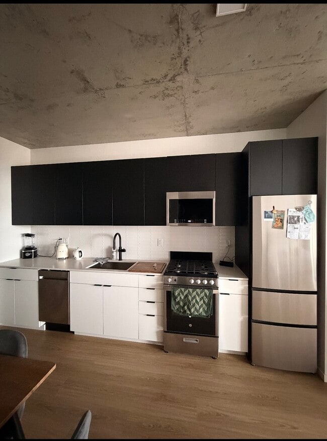 Building Photo - 225 N Elizabeth St