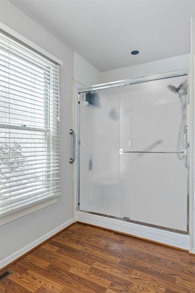 Building Photo - Chesterfield/Midlothian-Woodlake Subdivision- 1st Floor Bedroom