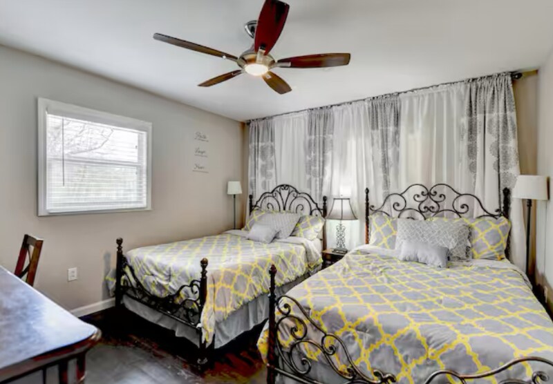 Building Photo - 2817 Evergreen Pl