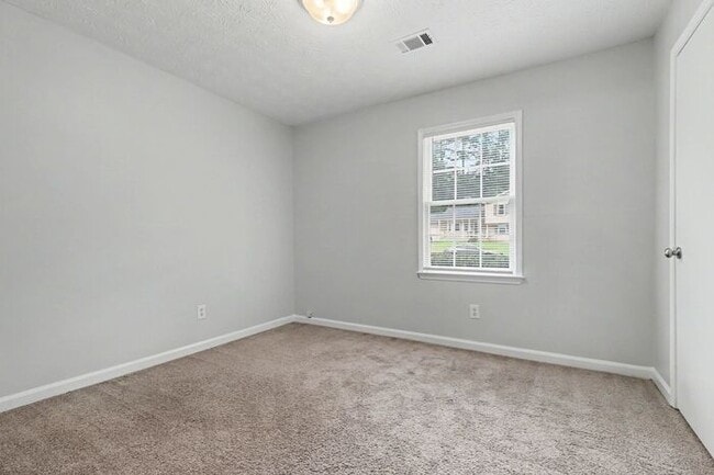 Building Photo - 3BR/2BA Ranch Home in Great School District Near Mall of Georgia!