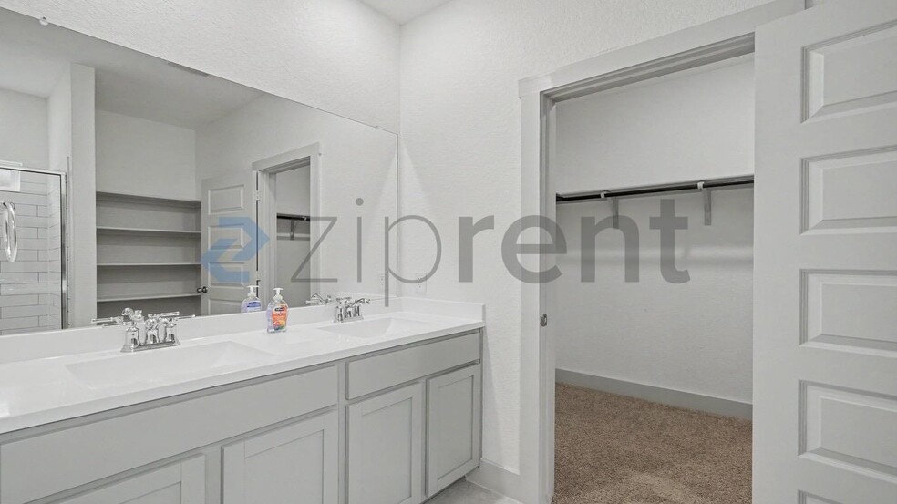 Building Photo - Unit