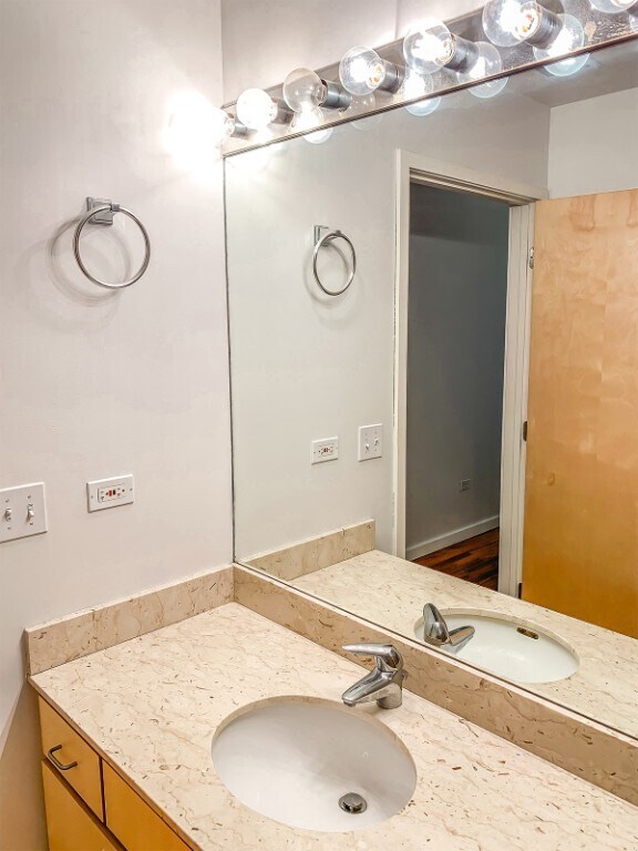 Building Photo - 630 N Franklin St