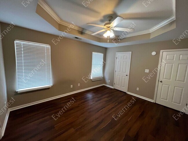 Building Photo - 323 Forest Lakes Dr