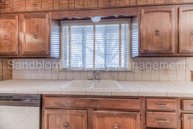 Building Photo - For Lease | Midtown Tulsa | Available Now!