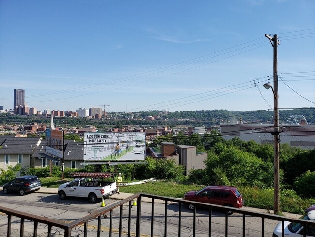 Building Photo - 2 Bedroom 2 Bathroom Single Family Home (South Side Slopes)