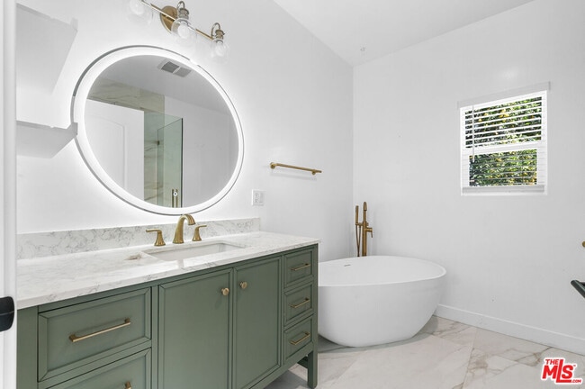 Building Photo - 2214 Benecia Ave