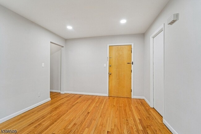 Building Photo - 357 Franklin St