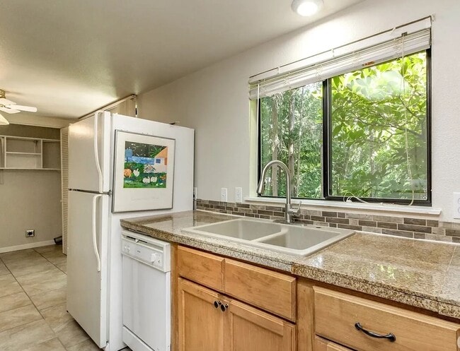 Building Photo - Spacious 2 Bedroom in Gig Harbor