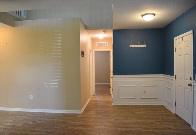 Building Photo - 2084 La Palma Ave