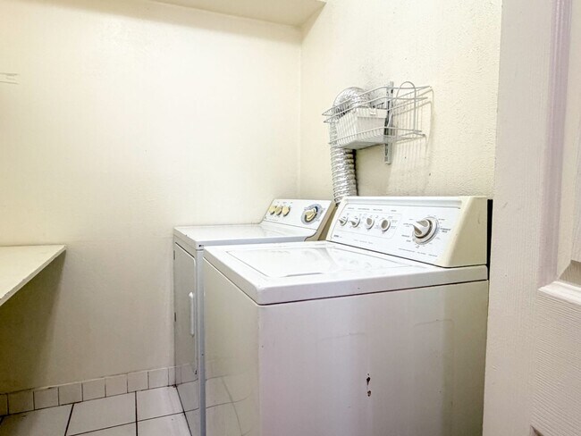 Building Photo - 5995 W Hampden Ave