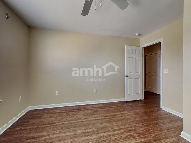 Building Photo - 1081 Riverwalk Court
