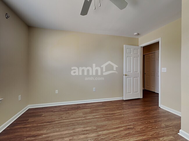 Building Photo - 1081 Riverwalk Ct