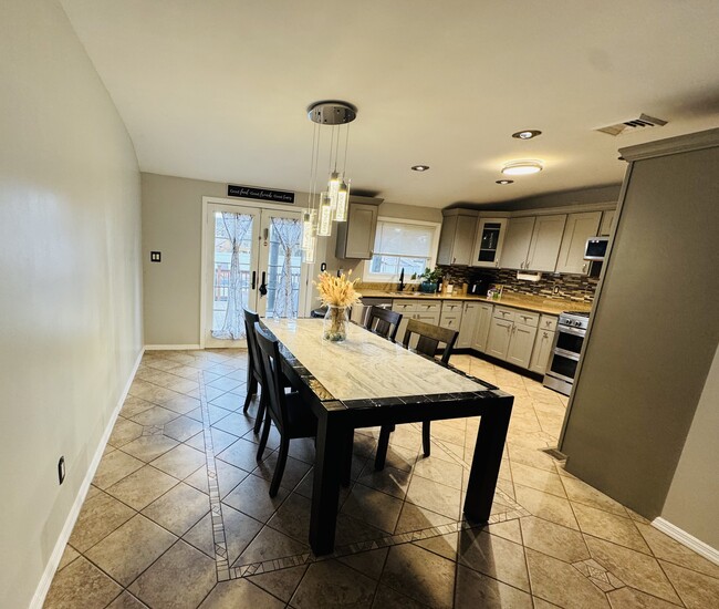 Dining area - 149 Connecticut Ave