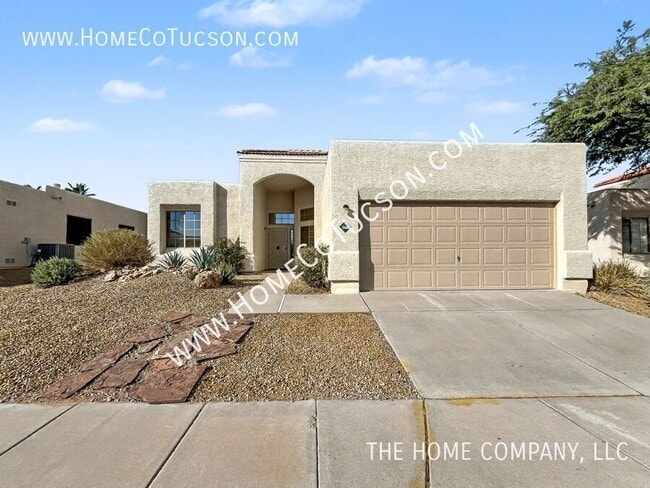 Primary Photo - 2660 W Camino del Sitio