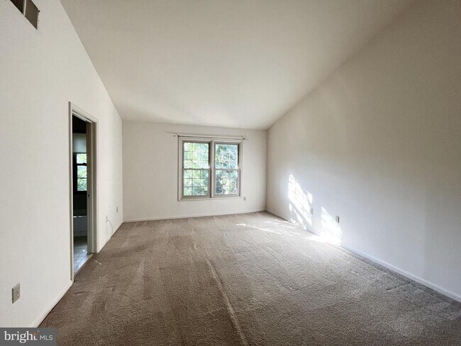 Building Photo - 2134 Kings Garden Way