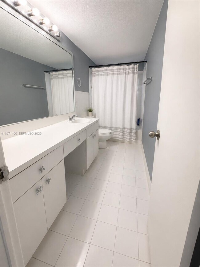 Building Photo - 7430 Miami Lakes Dr