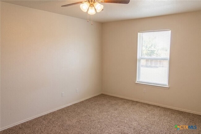 Building Photo - 2706 Lucille Dr