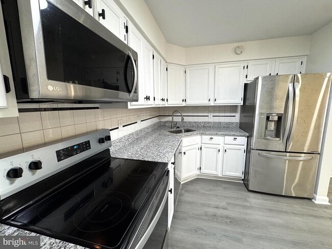 Building Photo - 8869 Rusland Ct