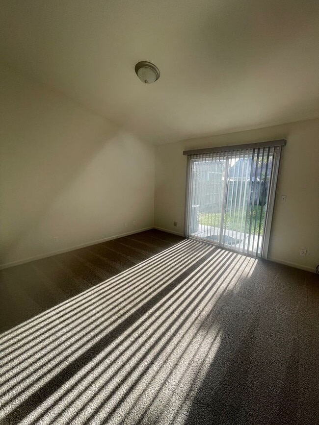 Building Photo - Available Now!! 3-Bedroom, 2-Bathroom Home...