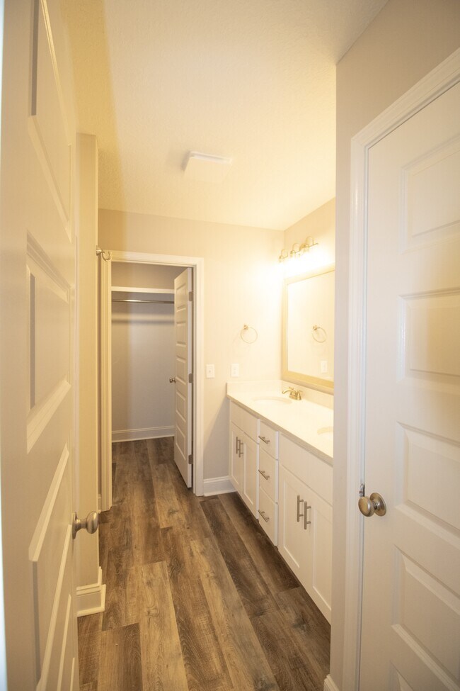 Building Photo - 106 Woodsedge Dr