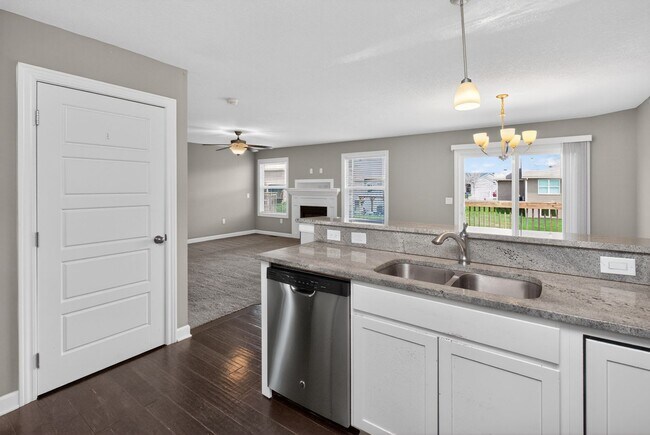 Building Photo - ALTOONA GEM!! 3 Bedroom, 2 Bathroom Home in Altoona!