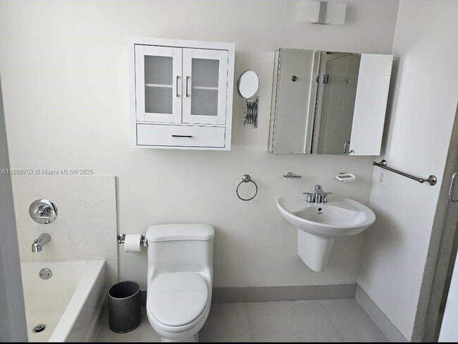 Building Photo - 60 SW 13th St