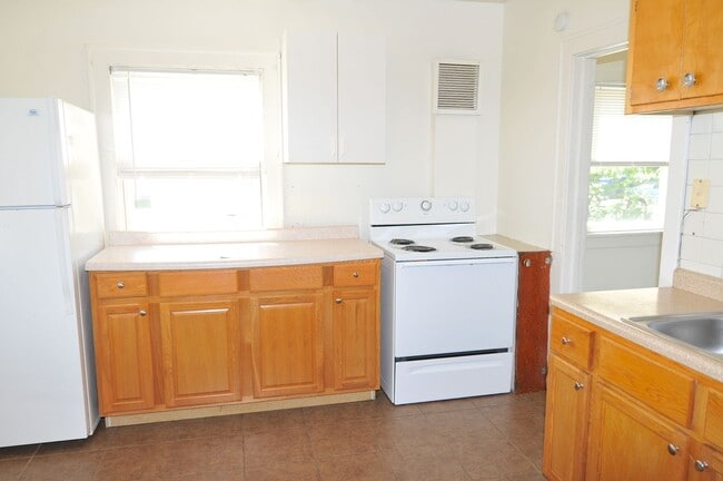 Building Photo - Great 7 bedroom 3 bath House located in St Cloud MN