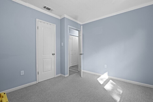 Building Photo - Settle Into Comfort in This Charming 3-Bedroom Home in Larchmont Estates