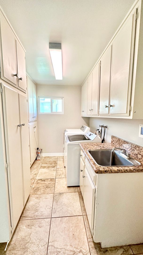 Building Photo - Lovely, Open Floor Plan, Single Story Located in the Desirable Live Oak Estates of Fallbrook!