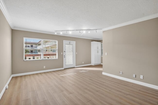 Building Photo - 277 Brighton Dr