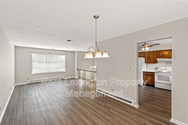 Building Photo - 315 S Eagle Creek Dr