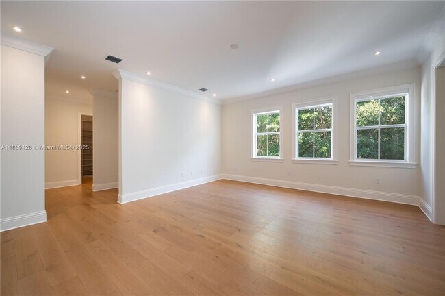 Building Photo - 680 Destacada Ave