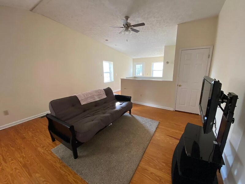 Building Photo - 2226 Ravine St