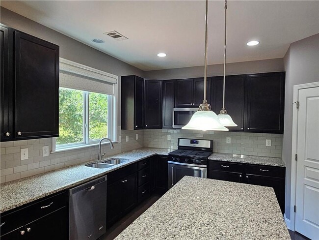 Building Photo - 3750 Thackary Dr