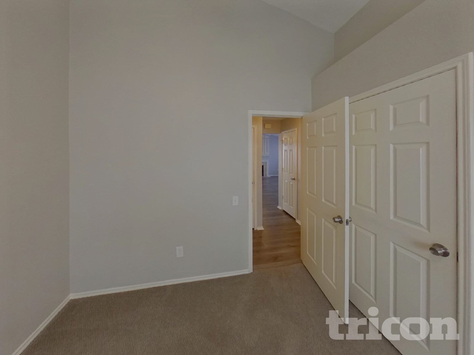 Building Photo - 2628 Dahlia Dr