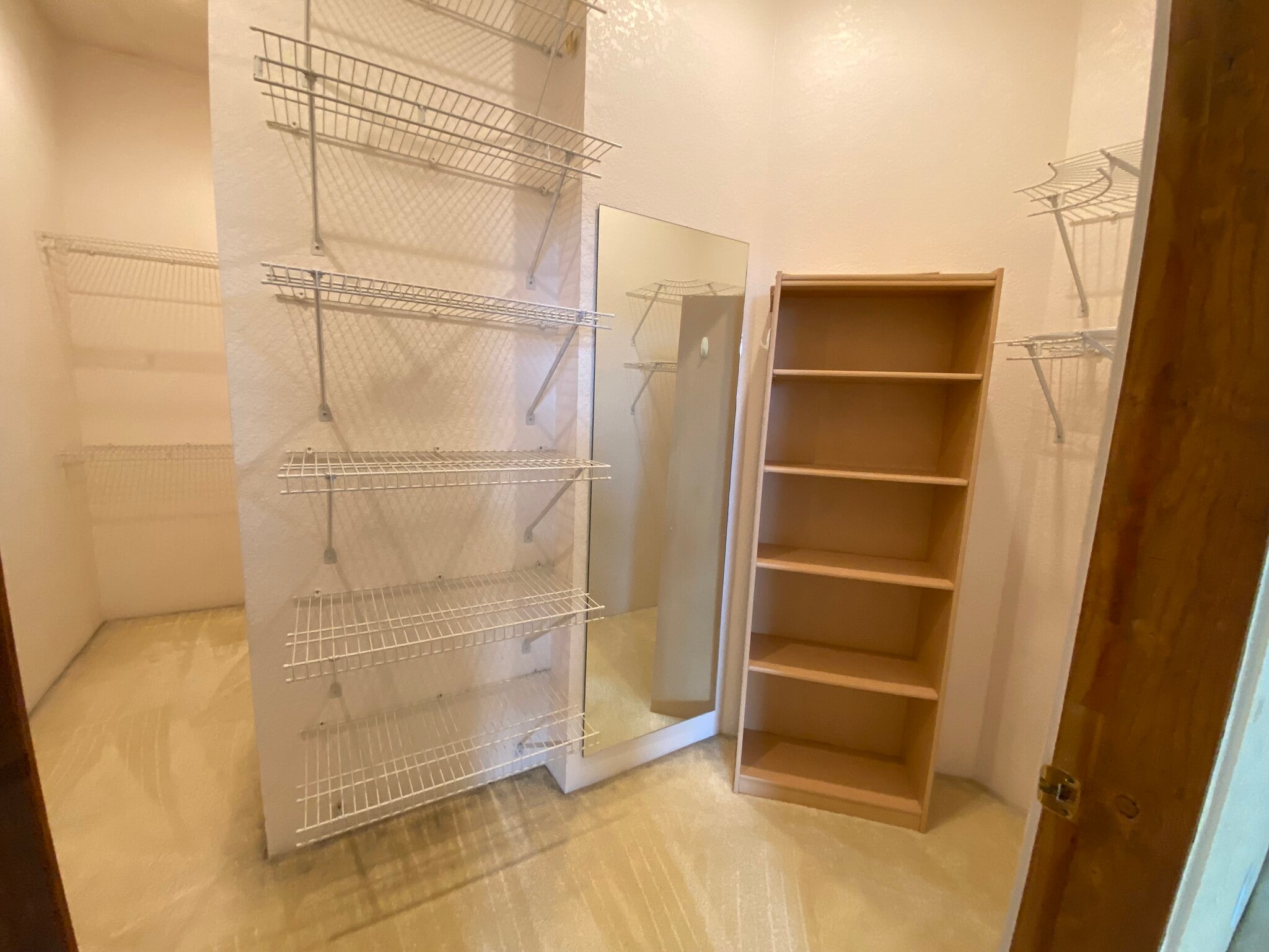 Building Photo - 313 S Victoria Ave